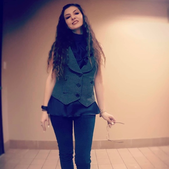 Hello, it’s Jenna and Lari! Thanks for stopping by!! - Picture 9 of 13